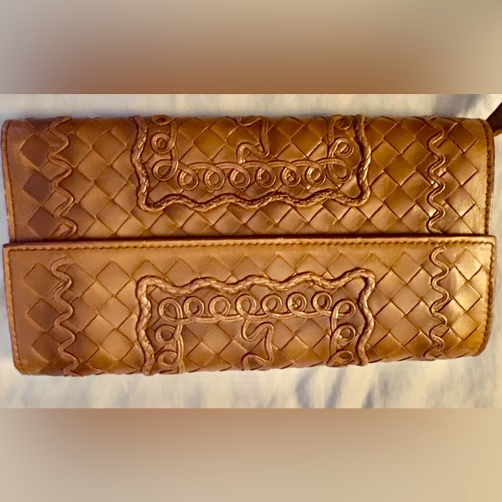 Authentic Bottega Veneta Long Wallet like new!
Very Rare!!